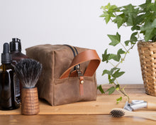 Load image into Gallery viewer, Moška toaletna torbica