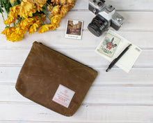 Load image into Gallery viewer, Večja kozmetična torbica