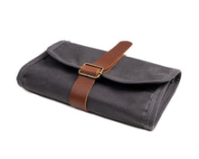 Load image into Gallery viewer, siva peresnica v roli z usnjenim pasom