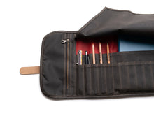 Load image into Gallery viewer, velika peresnica v roli za ustvarjalce z žepom z zadrgo