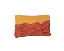 Load image into Gallery viewer, The Poppy mini toaletna torbica
