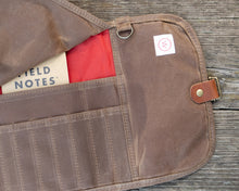 Load image into Gallery viewer, peresnica v roli z A6 zvezkom
