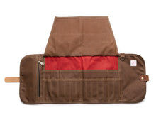 Load image into Gallery viewer, rjava peresnica v roli iz povoskanega platna
